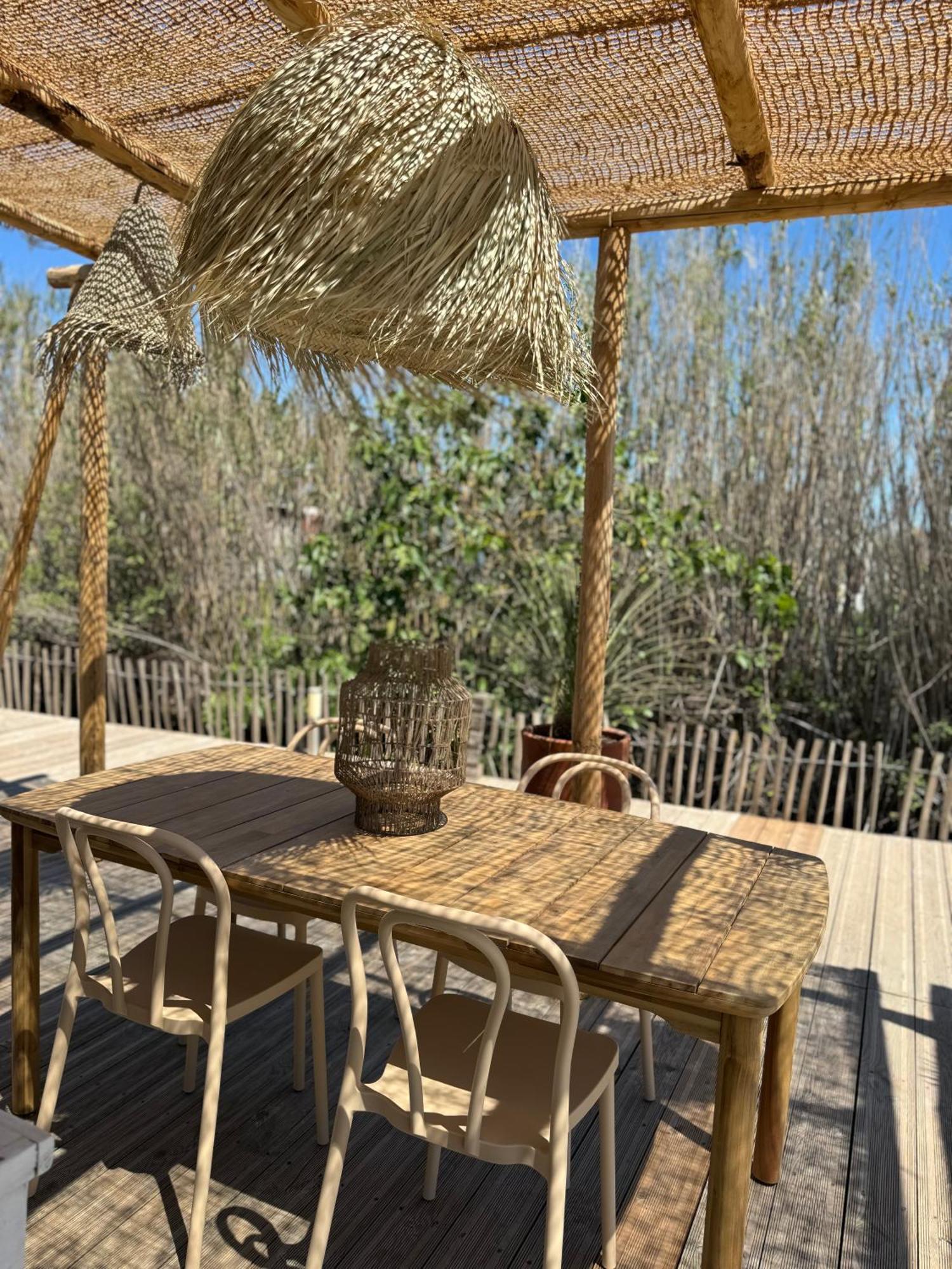 Cabane Le Flamant Avec Jardin, Piscine Et Parking Saintes-Maries-de-la-Mer Exterior photo